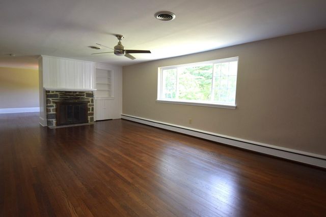 4 CAROL LN, Berwyn, PA 19312