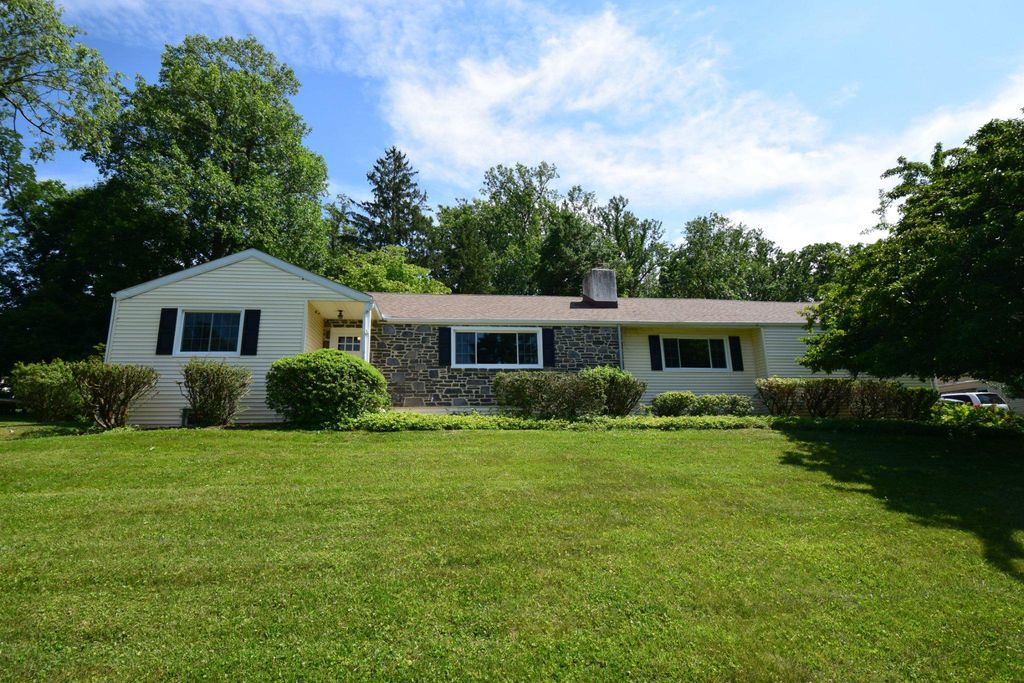 4 CAROL LN, Berwyn, PA 19312