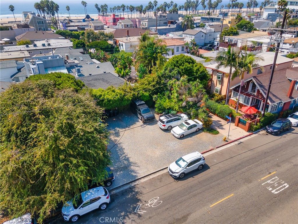 Image 9 of property listing at 1909 Pacific Avenue, Venice, CA 90291