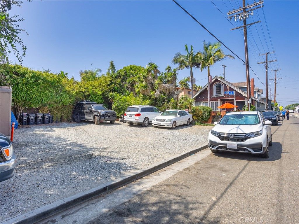 Image 1 of property listing at 1909 Pacific Avenue, Venice, CA 90291