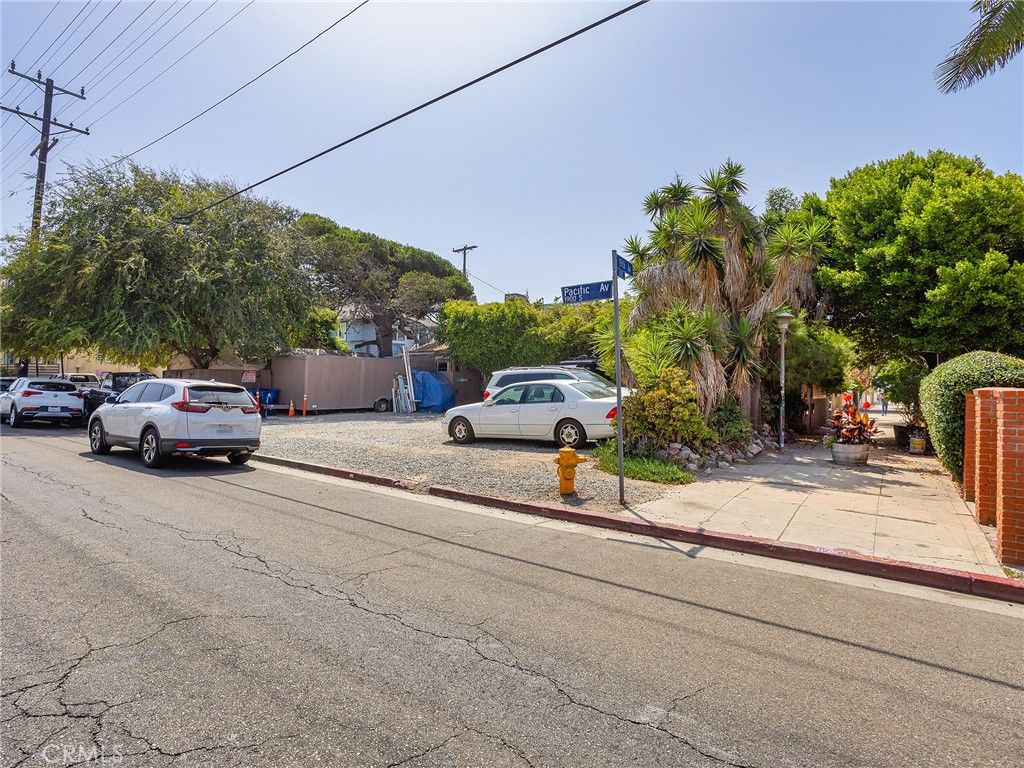 Image 4 of property listing at 1909 Pacific Avenue, Venice, CA 90291