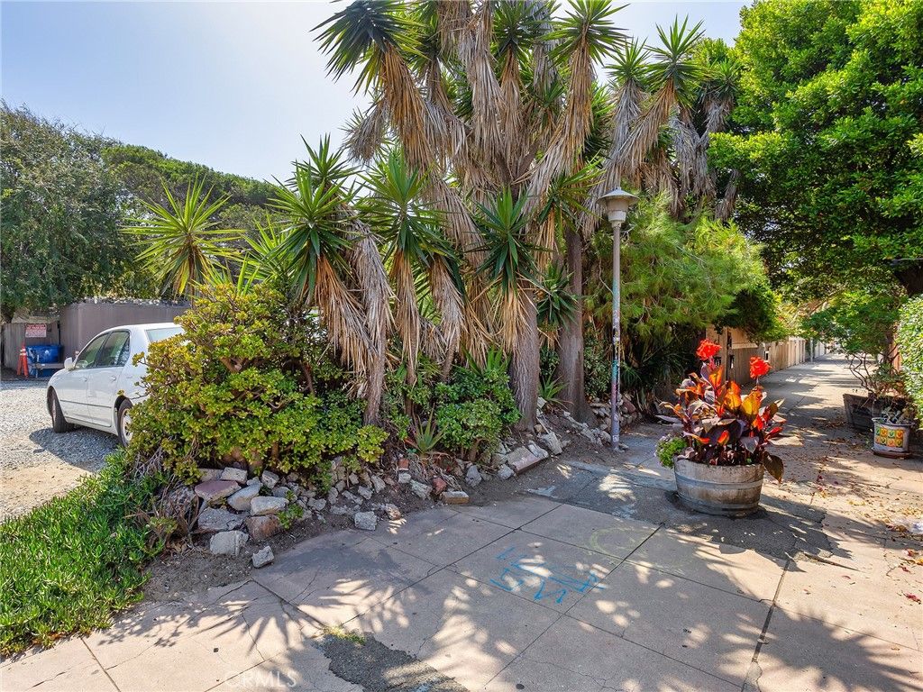 Image 6 of property listing at 1909 Pacific Avenue, Venice, CA 90291