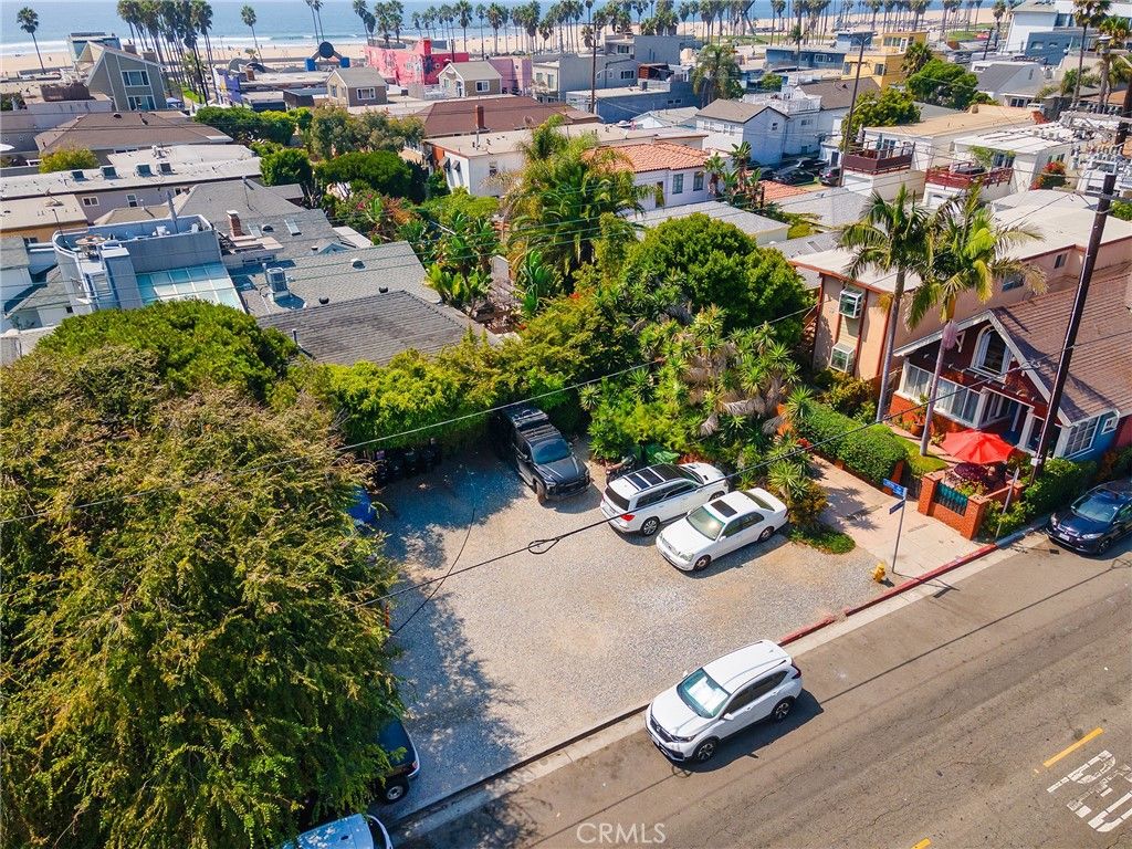 Image 8 of property listing at 1909 Pacific Avenue, Venice, CA 90291