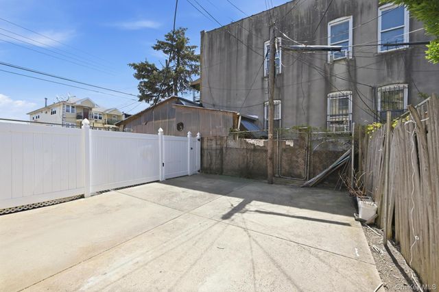 1086 Blake Avenue, Brooklyn, NY 11208