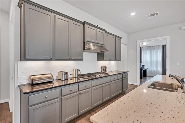 135 Independence DR, Kyle, TX 78640