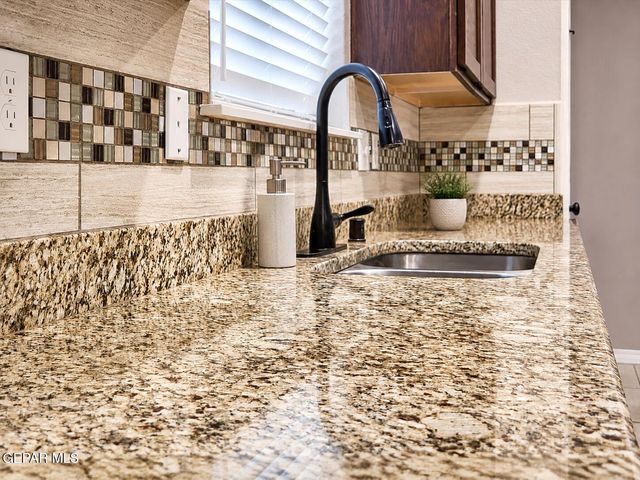 7759 ENCHANTED VIEW Drive, El Paso, TX 79911