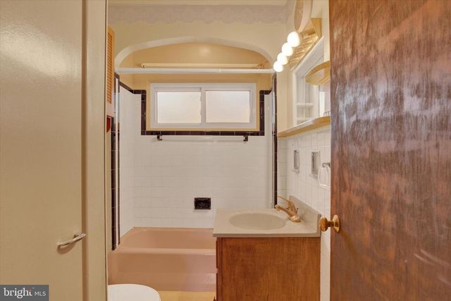 5924 DEVONSHIRE HEIGHTS RD, Harrisburg, PA 17112