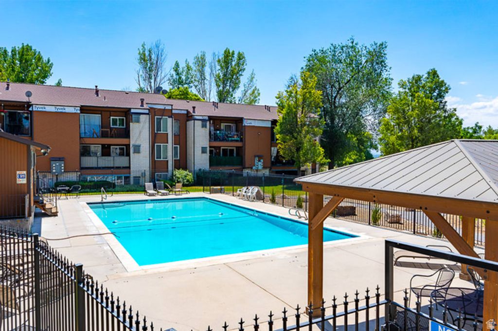 2404 S ELIZABETH ST #3, Salt Lake City, UT 84106 — exterior
