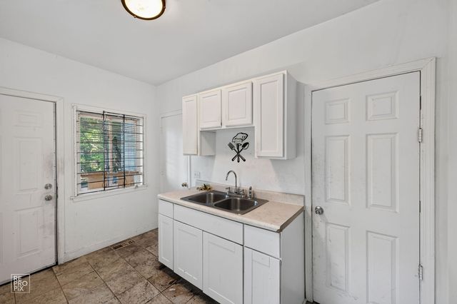 8234 S Kimbark Avenue, Chicago, IL 60619