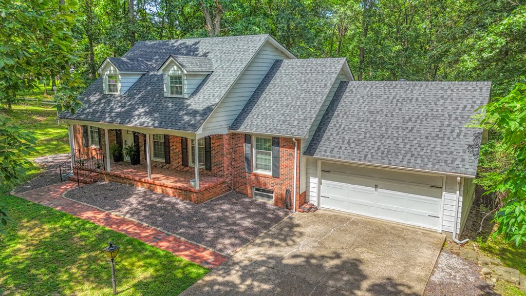 Image 1 of property listing at 19 Wildwood Drive, Mt Vernon, IL 62864