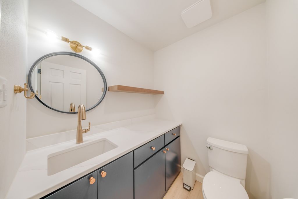 Image 17 of property listing at 19 Wildwood Drive, Mt Vernon, IL 62864