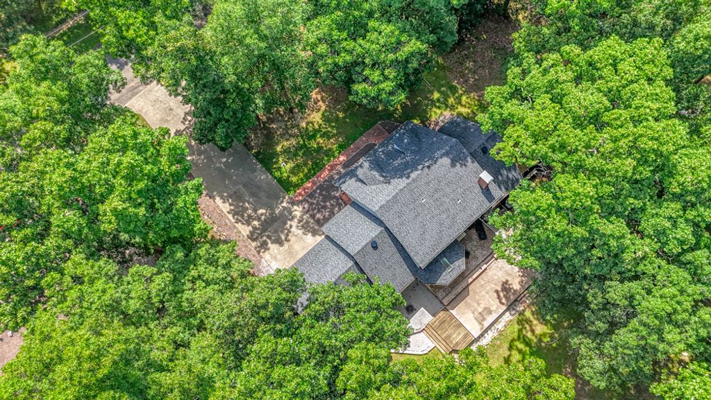 Image 3 of property listing at 19 Wildwood Drive, Mt Vernon, IL 62864