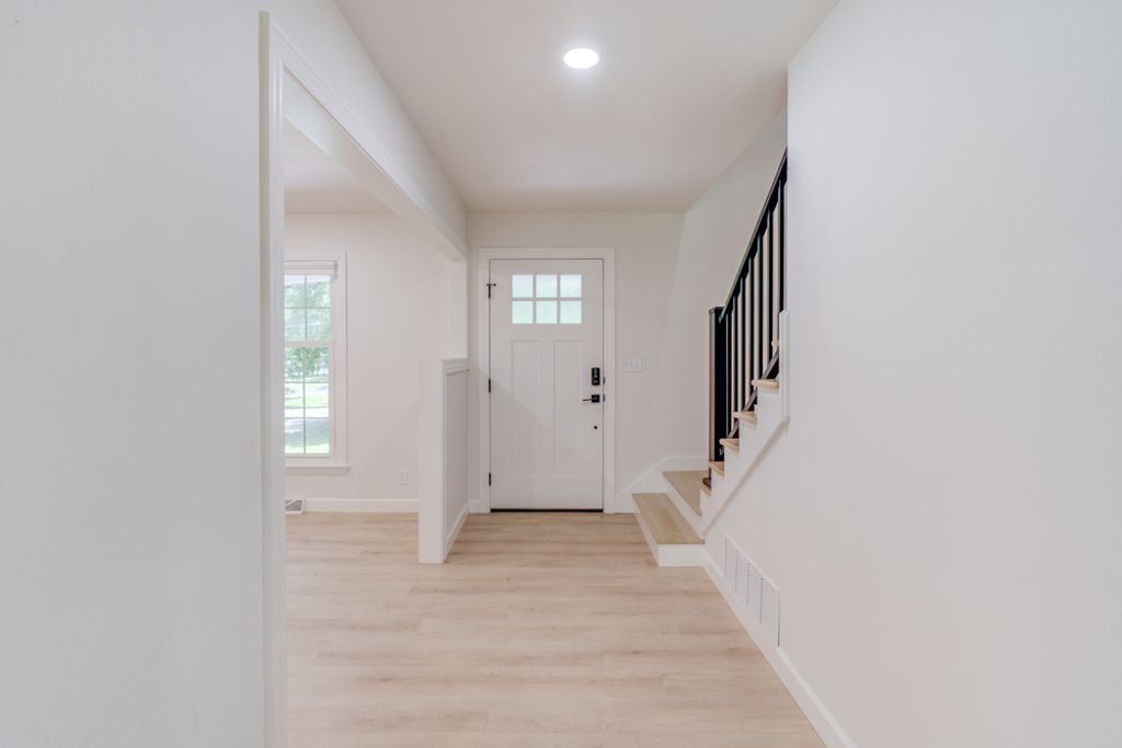 Image 4 of property listing at 19 Wildwood Drive, Mt Vernon, IL 62864