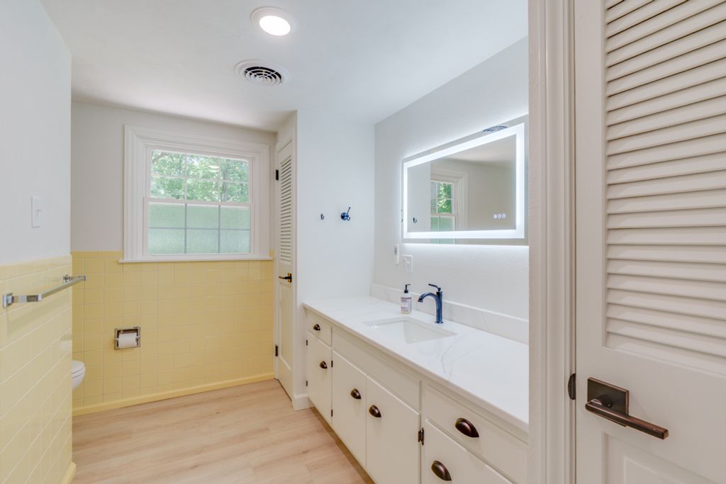 Image 38 of property listing at 19 Wildwood Drive, Mt Vernon, IL 62864