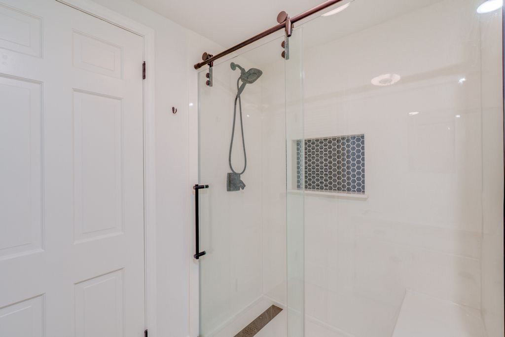Image 40 of property listing at 19 Wildwood Drive, Mt Vernon, IL 62864