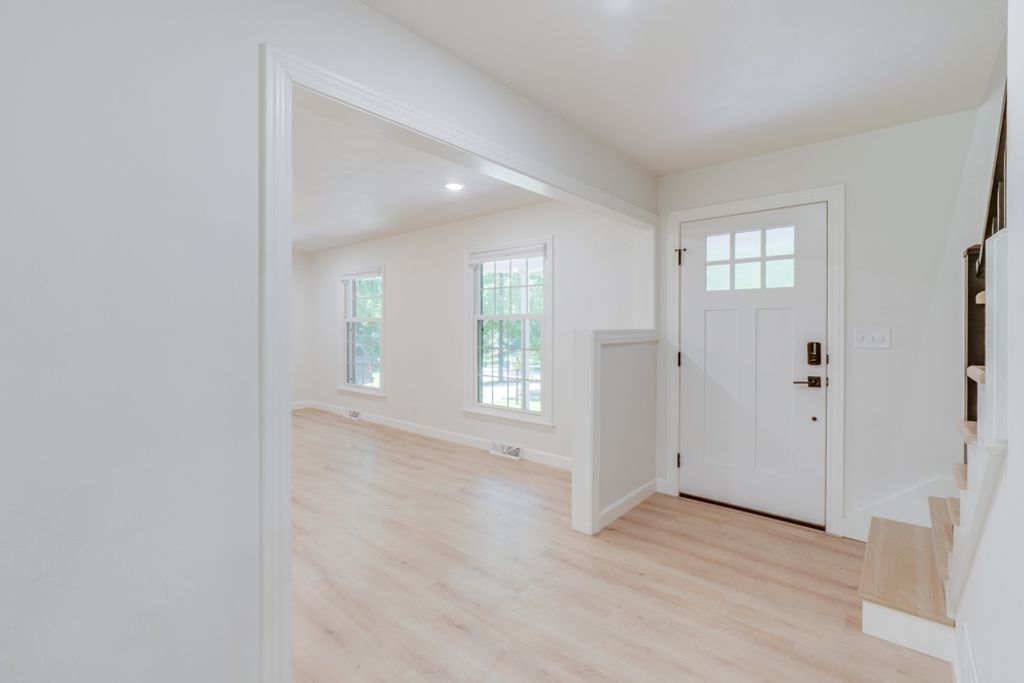 Image 6 of property listing at 19 Wildwood Drive, Mt Vernon, IL 62864