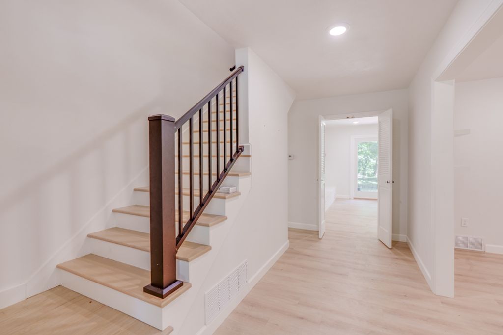 Image 7 of property listing at 19 Wildwood Drive, Mt Vernon, IL 62864