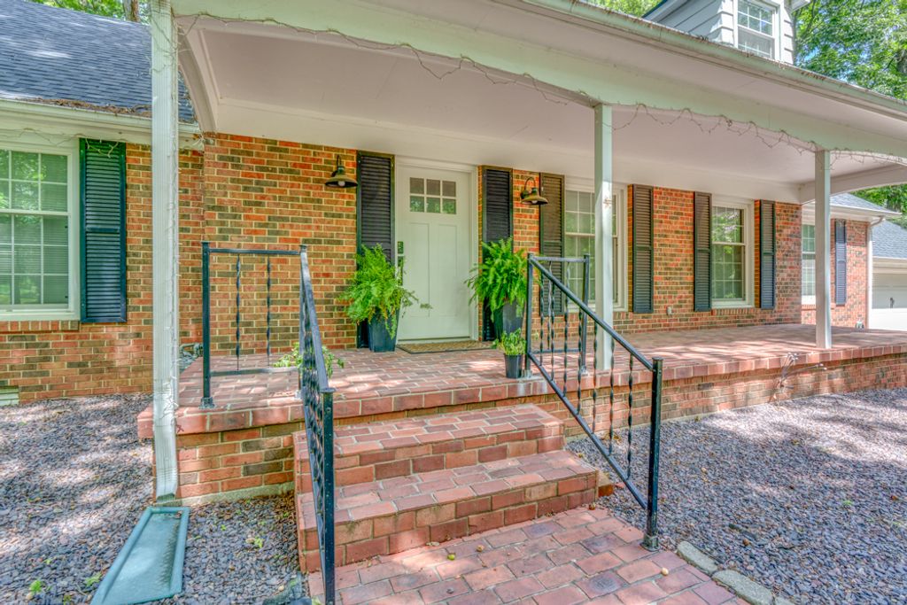 Image 61 of property listing at 19 Wildwood Drive, Mt Vernon, IL 62864