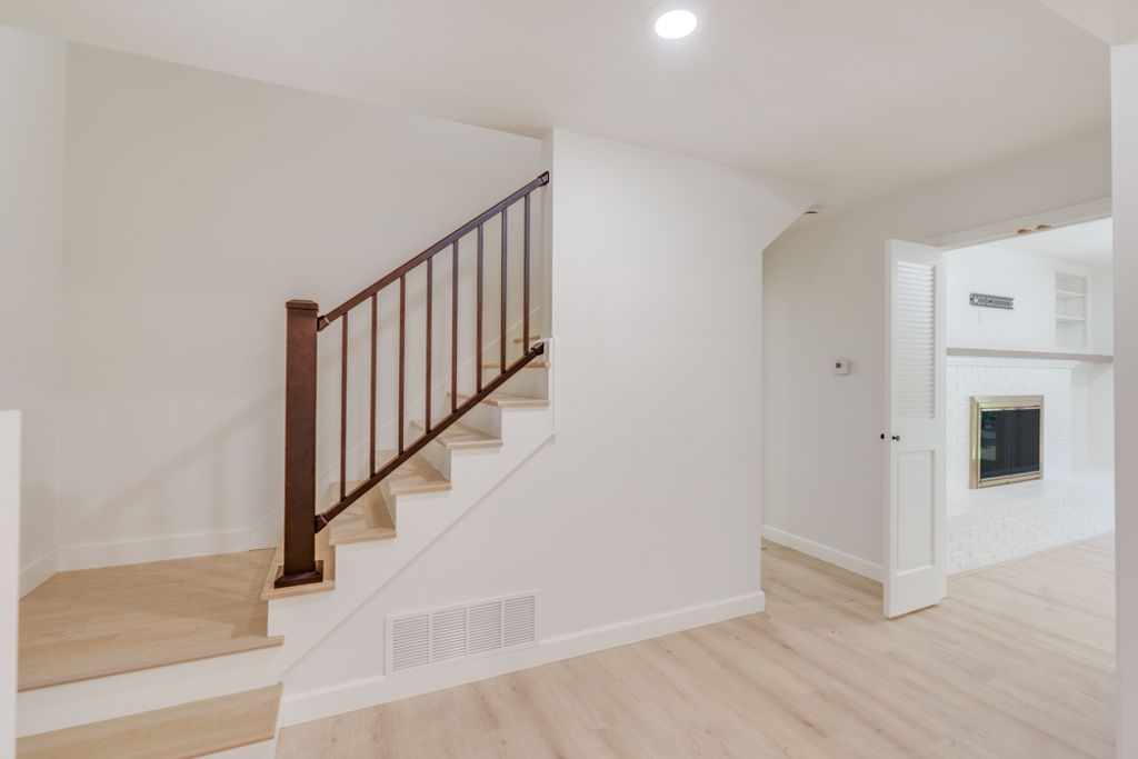 Image 8 of property listing at 19 Wildwood Drive, Mt Vernon, IL 62864