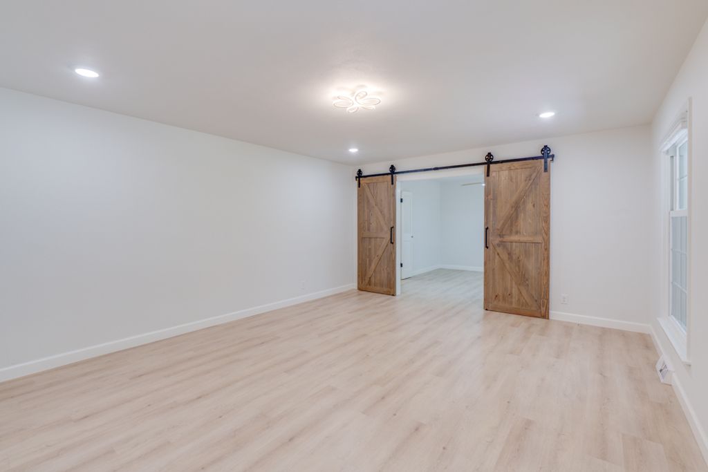 Image 9 of property listing at 19 Wildwood Drive, Mt Vernon, IL 62864