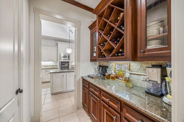 70 Shadow Creek Ridge Drive, Spring, TX 77389