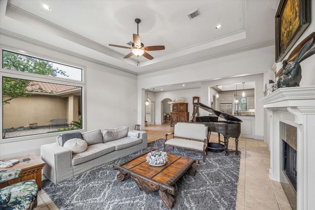 70 Shadow Creek Ridge Drive, Spring, TX 77389