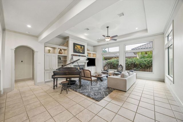 70 Shadow Creek Ridge Drive, Spring, TX 77389