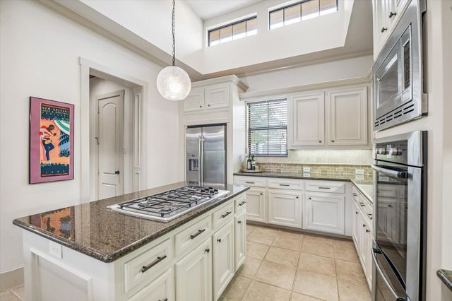 70 Shadow Creek Ridge Drive, Spring, TX 77389