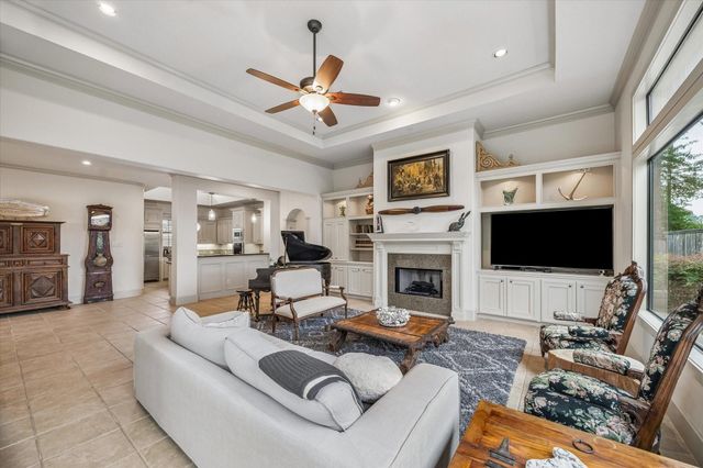 70 Shadow Creek Ridge Drive, Spring, TX 77389