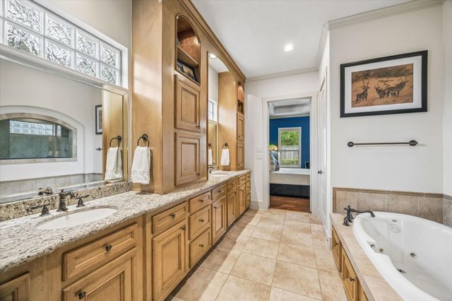 70 Shadow Creek Ridge Drive, Spring, TX 77389