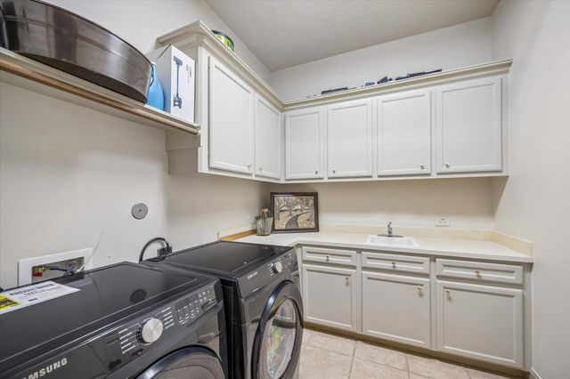 70 Shadow Creek Ridge Drive, Spring, TX 77389