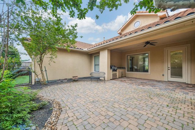 70 Shadow Creek Ridge Drive, Spring, TX 77389