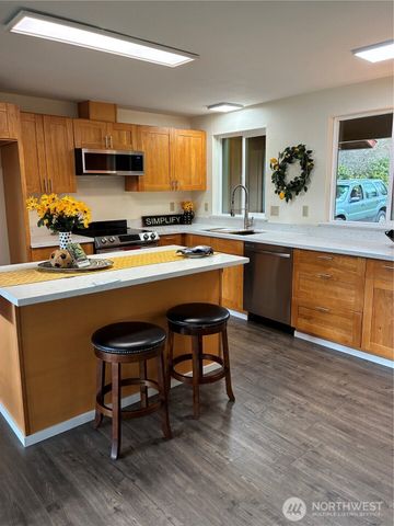 2413 Westlake Drive SE, Lacey, WA 98503