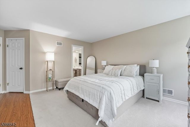 5 Clover Ct, Readington Twp., NJ 08889