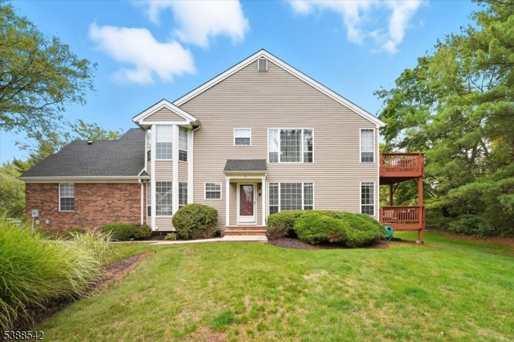 5 Clover Ct, Readington Twp., NJ 08889