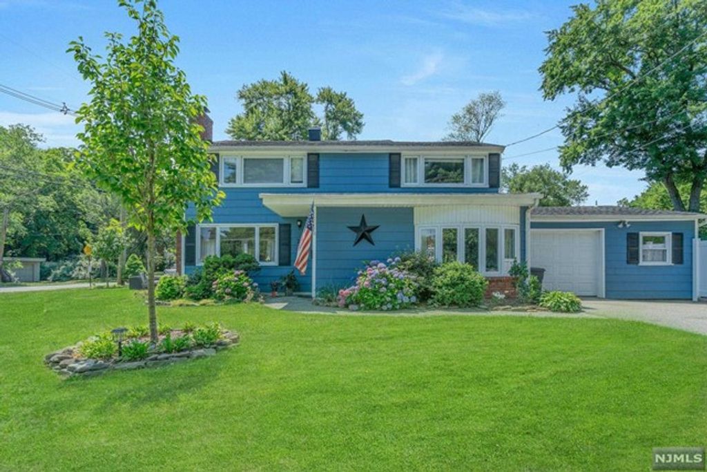 74 West Saddle River Road, Waldwick, NJ 07463