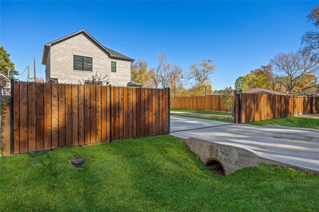 6063 Townsan Road, Houston, TX 77396