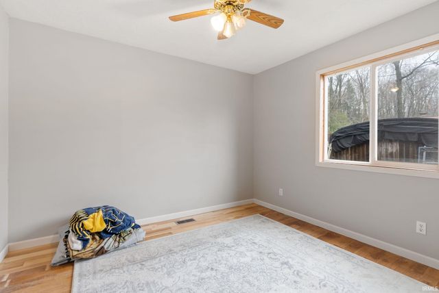 6907 E South Barbee Drive, Pierceton, IN 46562