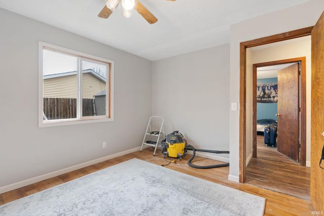 6907 E South Barbee Drive, Pierceton, IN 46562