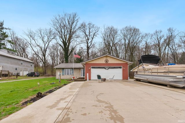6907 E South Barbee Drive, Pierceton, IN 46562