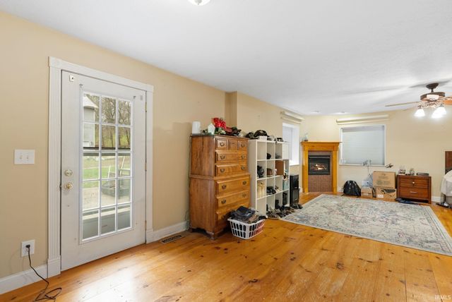 6907 E South Barbee Drive, Pierceton, IN 46562