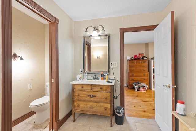 6907 E South Barbee Drive, Pierceton, IN 46562