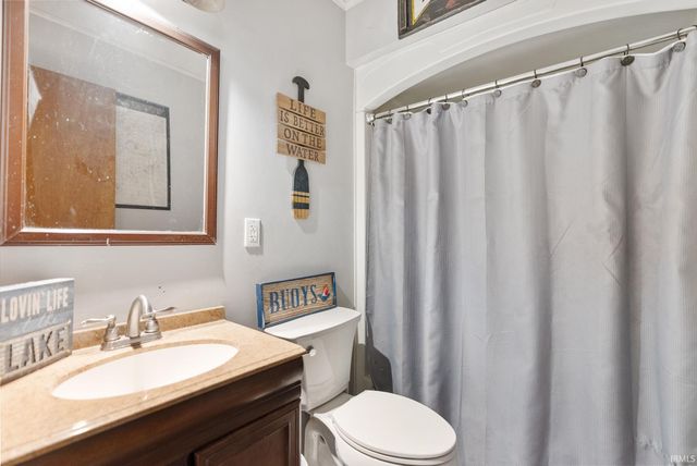 6907 E South Barbee Drive, Pierceton, IN 46562