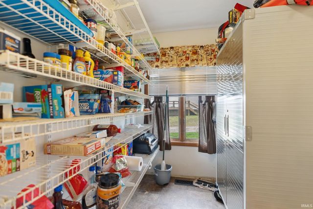 6907 E South Barbee Drive, Pierceton, IN 46562