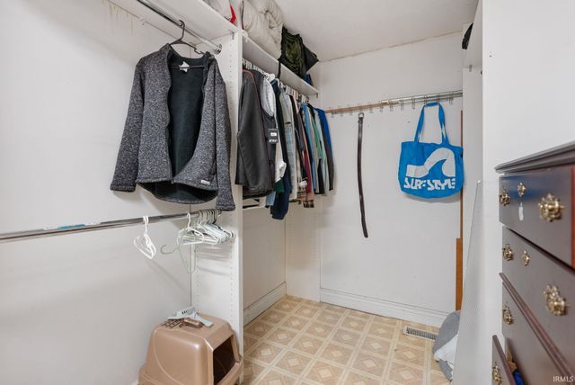 6907 E South Barbee Drive, Pierceton, IN 46562