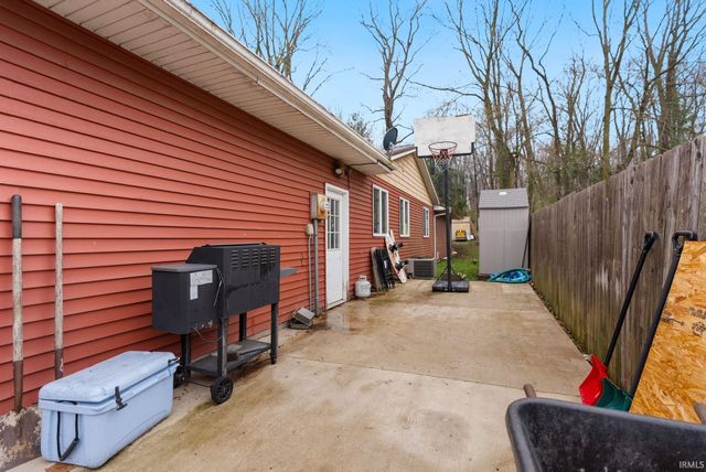 6907 E South Barbee Drive, Pierceton, IN 46562