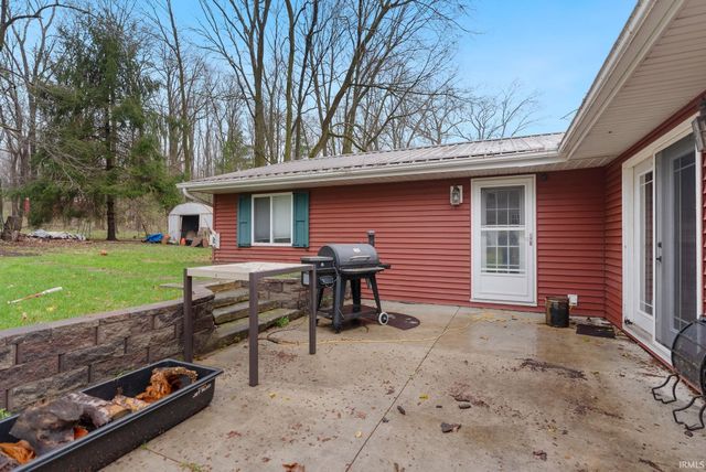 6907 E South Barbee Drive, Pierceton, IN 46562