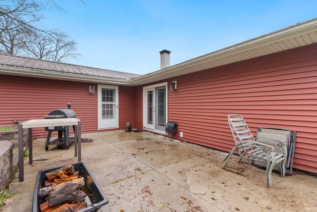 6907 E South Barbee Drive, Pierceton, IN 46562