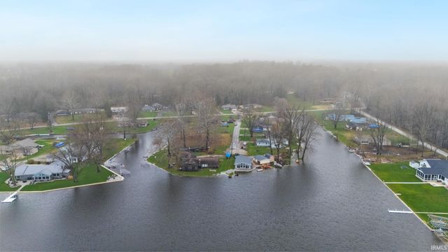 6907 E South Barbee Drive, Pierceton, IN 46562