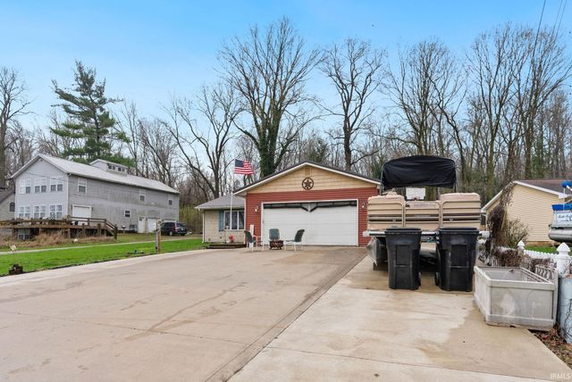 6907 E South Barbee Drive, Pierceton, IN 46562